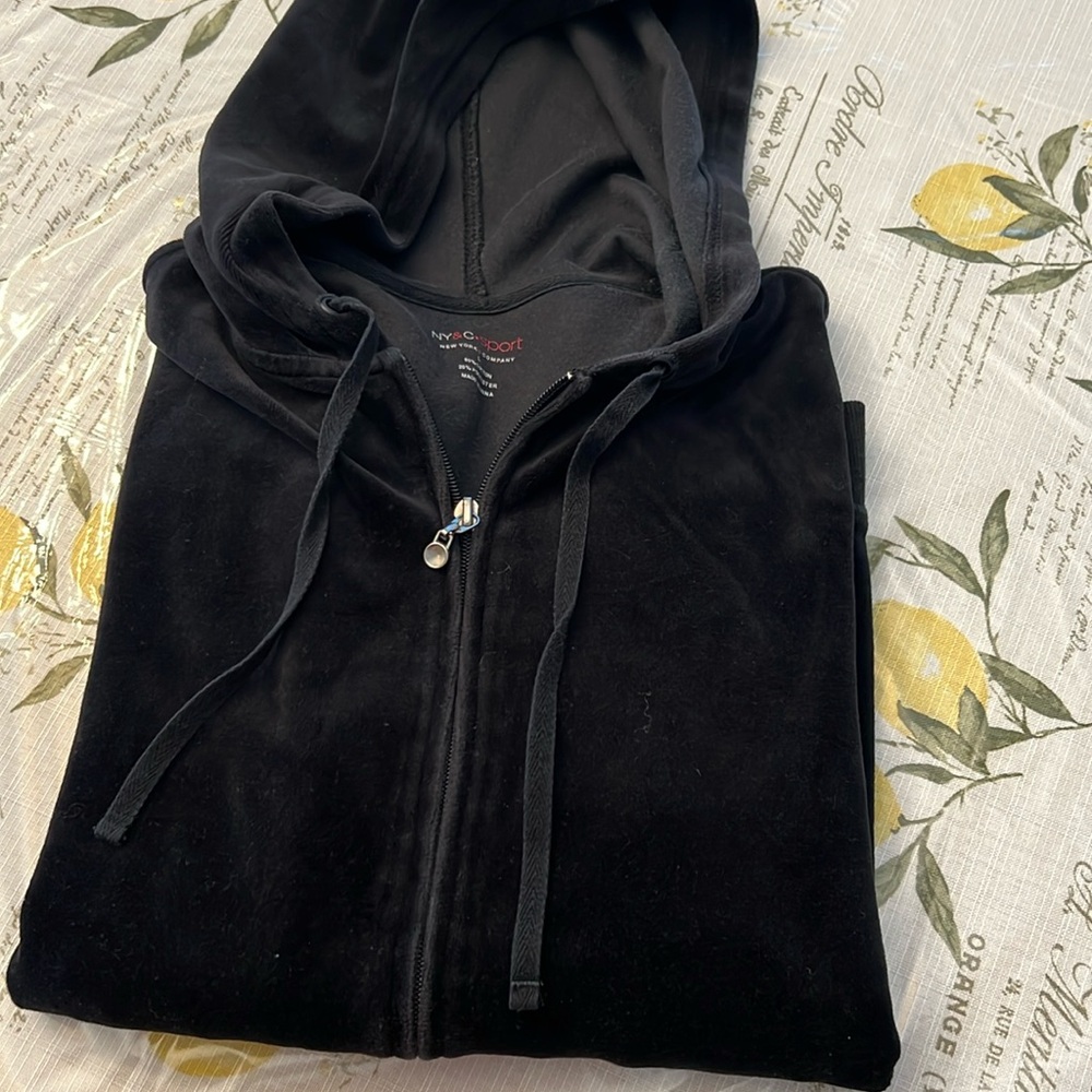 NEW YORK & COMPANY SPORT JOGGING SET